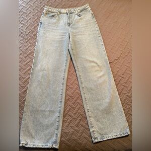Forever 21 Light Blue High Waisted Mom Jeans size 31